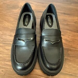 NWOT Seychelles Black Lug Penny Loafer-Size 6-Preppy and Sophisticated